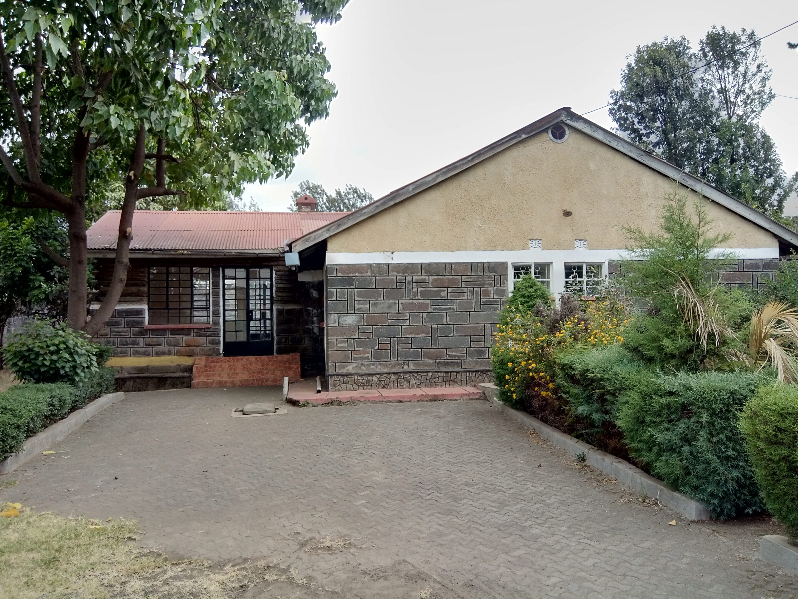 3-BEDROOM BUNGALOW ON ¼ ACRE FOR SALE IN KIAMUNYI